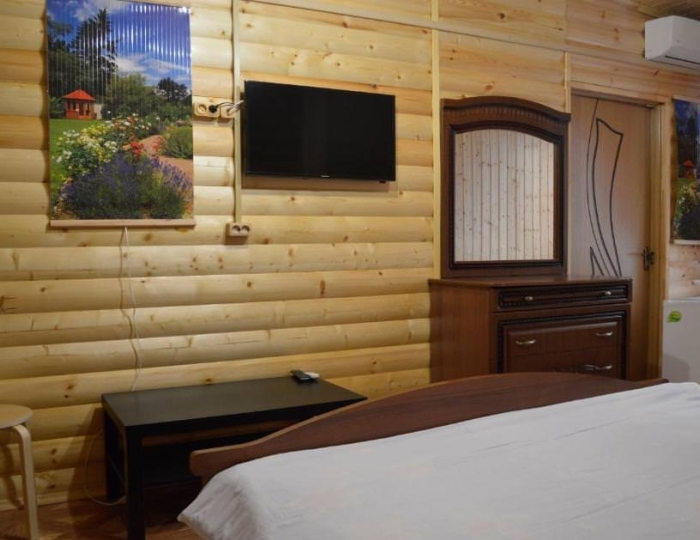 Номер стандарт с 1 двуспальной кроватью - Гостиница «Абхазская усадьба» Гагра